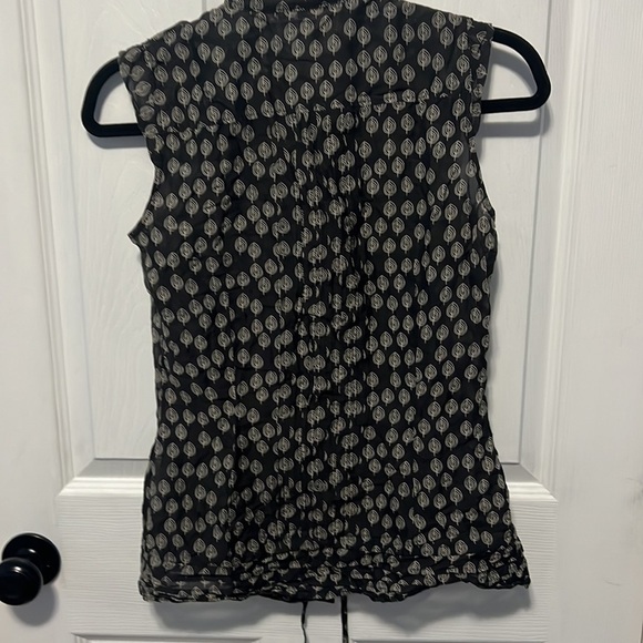 3/$20 Espirt light  tank blouse with - Picture 4 of 4